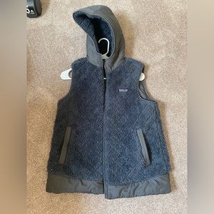 Reversible Patagonia- like new condition- women’s size medium.